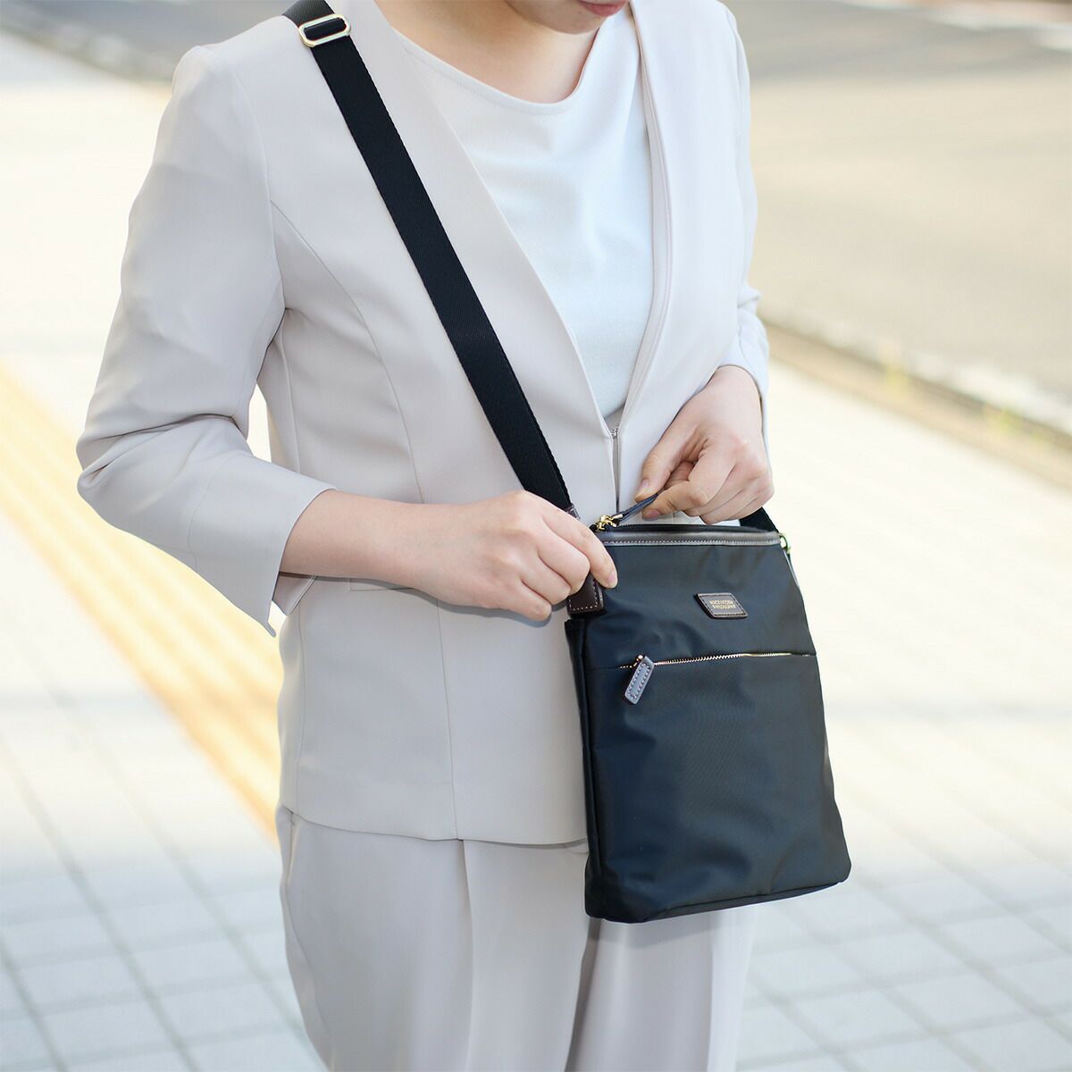 マッキントッシュフィロソフィーショルダーバッグアメリア2ショルダータテ型レディースMACKINTOSHPHILOSOPHY撥水斜めがけななめがけ旅行ブランドおしゃれ軽い観光きれいめスリムコンパクト68091