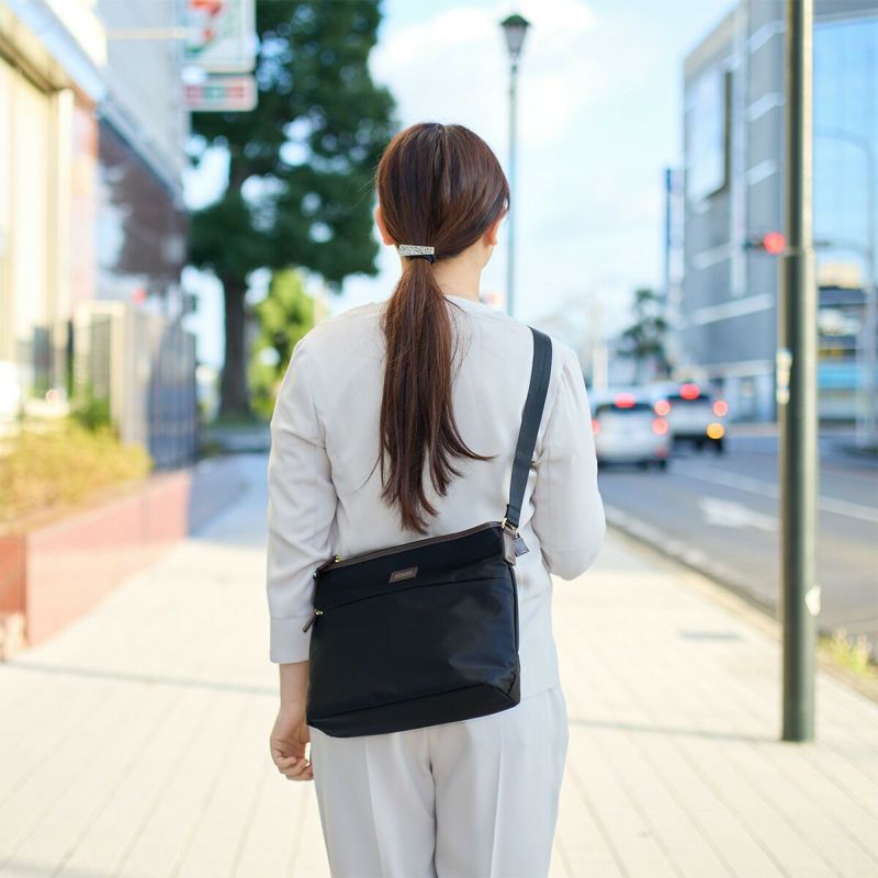 マッキントッシュフィロソフィーショルダーバッグアメリア2ショルダーヨコ型レディースMACKINTOSHPHILOSOPHY撥水斜めがけ旅行ブランドおしゃれ散歩軽い観光きれいめスリムコンパクト68092