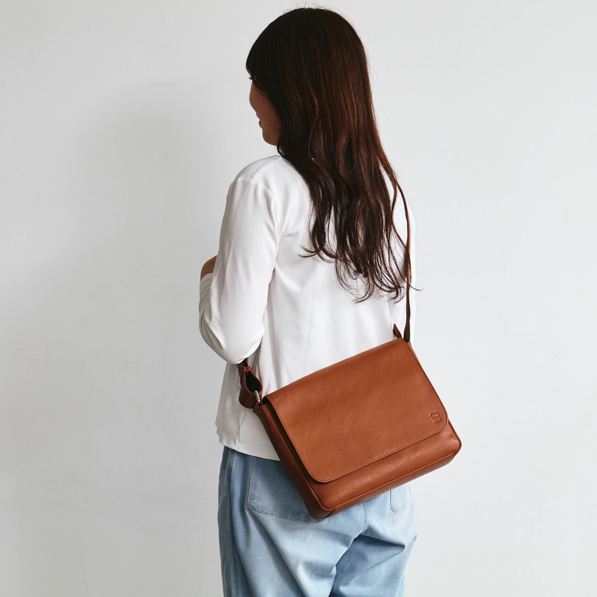 ショルダーバッグメンズ本革レザーブランドファスナー付きショルダーバッグ革大容量大きめ人気おすすめかっこいいレディースショルダーバック斜めがけ大人30代40代50代エペepeepe013