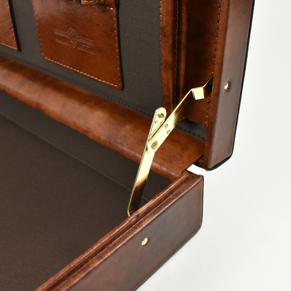 【ポイント最大25倍】青木鞄アタッシュケースメンズラガードB4A4LugardG3本革革レザービジネスバッグビジネスバックアタッシェケースメンズバックバッグバックかばんカバン鞄日本製国産AOKIハードオシャレ大容量薄型