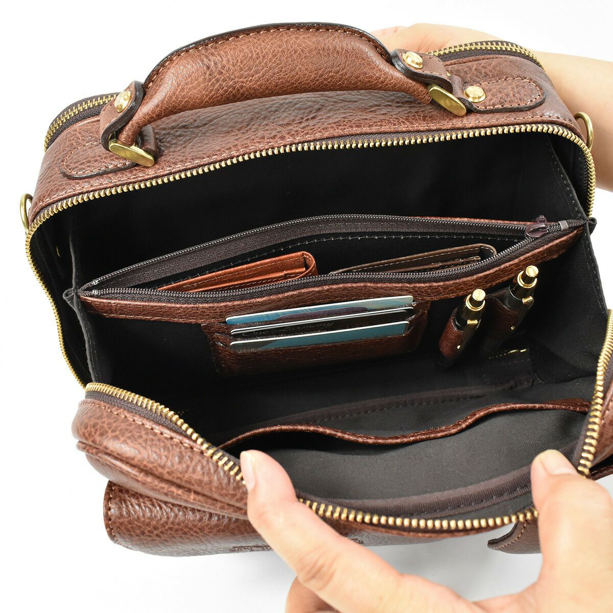 Lugard、NEVADAラガードネヴァダ2wayショルダーバッグ2気室マチ広タイプ