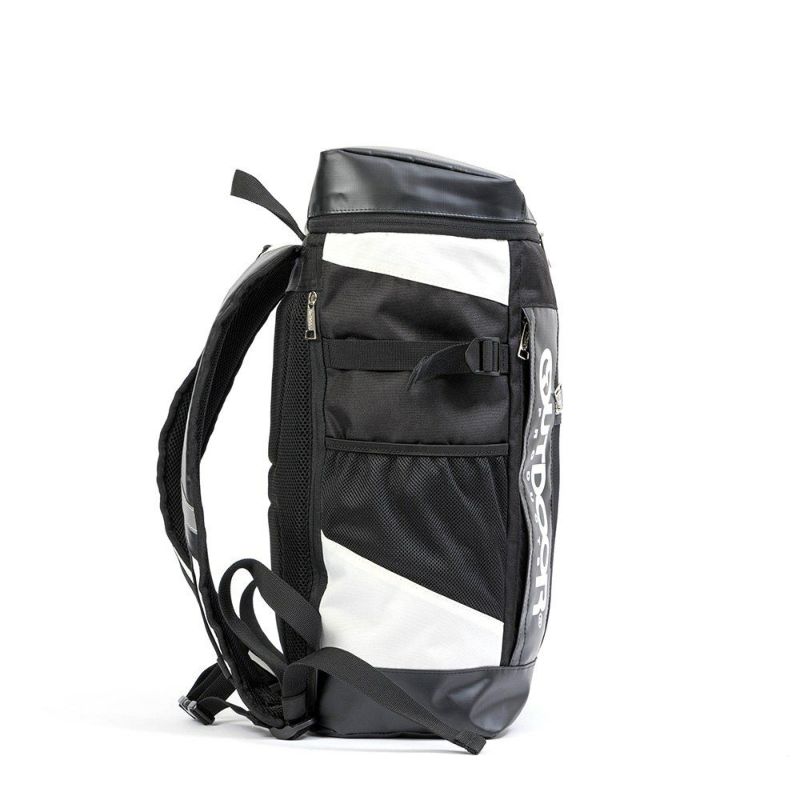 OUTDOORPRODUCTSトーランス・シリーズボックス型リュックサック30L