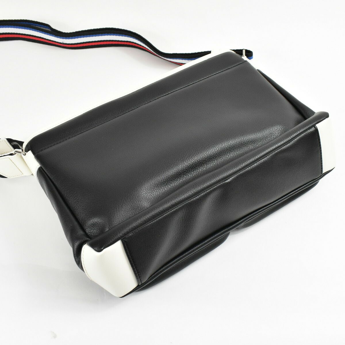 【ポイント最大27倍★9/1限定】カステルバジャックショルダーバッグバッグCASTELBAJACローレンメンズレディースA4B5ショルダーバックボディバッグ合皮斜めがけ斜め掛けブランド軽量かっこいいおしゃれ人気大きめプレゼントおすすめ037102