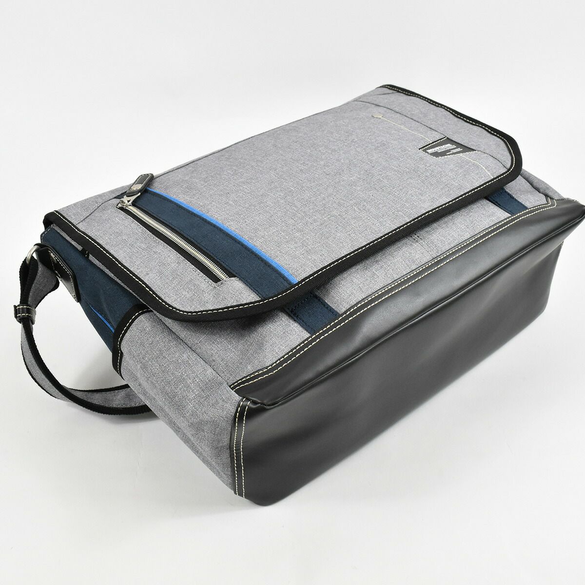 【ポイント最大30倍】MOUSTACHEムスタッシュショルダーバッグA4メンズレディースショルダーショルダーバック斜めがけ斜め掛けバッグバックタブレット収納おしゃれ人気通学軽量A4サイズブランド大きめ大人ナイロン高校生JLG4652