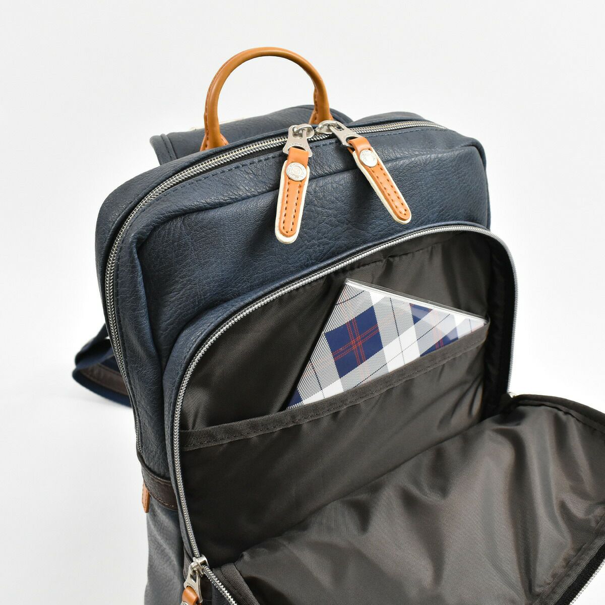 【ポイント最大30倍】MOUSTACHEムスタッシュボディバッグA4メンズレディースボディバックショルダーバッグショルダーバック斜めがけ斜め掛けタブレット収納おしゃれかっこいい人気通学軽量A4サイズブランド大きめ大人合皮YVQ5998