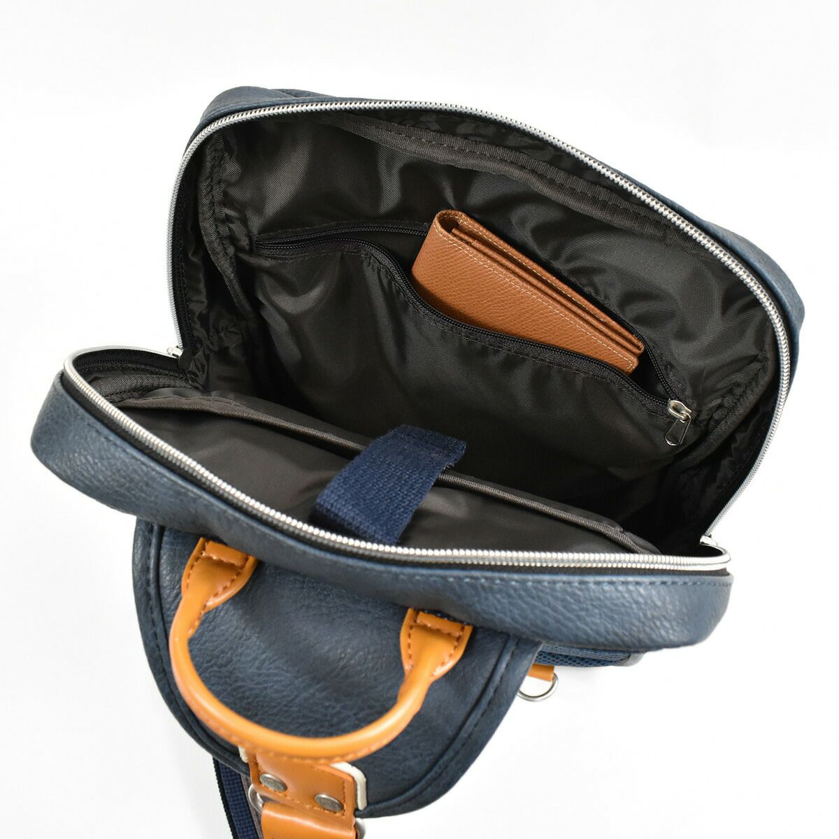 【ポイント最大30倍】MOUSTACHEムスタッシュボディバッグA4メンズレディースボディバックショルダーバッグショルダーバック斜めがけ斜め掛けタブレット収納おしゃれかっこいい人気通学軽量A4サイズブランド大きめ大人合皮YVQ5998