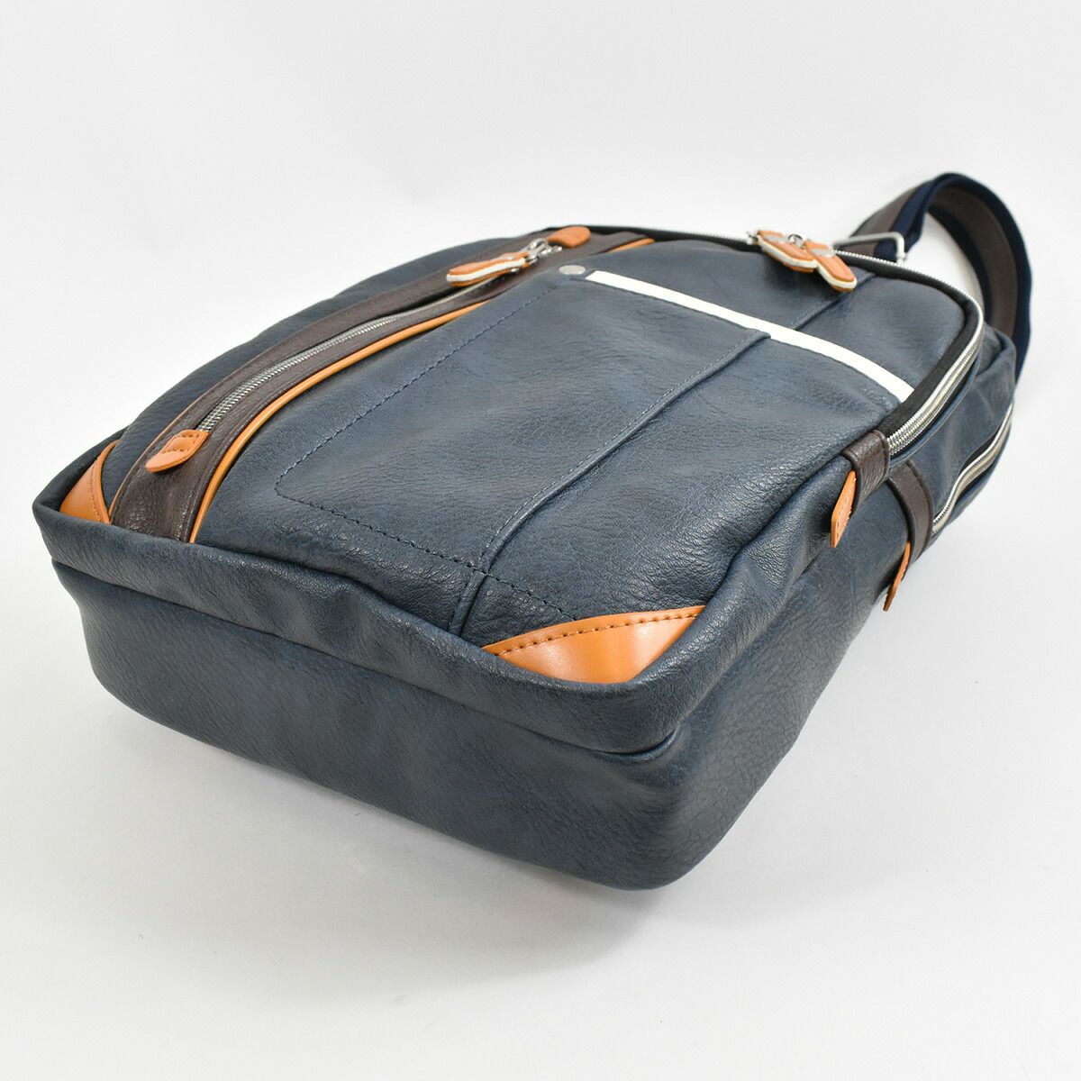 【ポイント最大30倍】MOUSTACHEムスタッシュボディバッグA4メンズレディースボディバックショルダーバッグショルダーバック斜めがけ斜め掛けタブレット収納おしゃれかっこいい人気通学軽量A4サイズブランド大きめ大人合皮YVQ5998