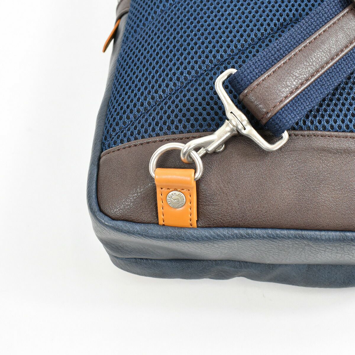 【ポイント最大30倍】MOUSTACHEムスタッシュボディバッグA4メンズレディースボディバックショルダーバッグショルダーバック斜めがけ斜め掛けタブレット収納おしゃれかっこいい人気通学軽量A4サイズブランド大きめ大人合皮YVQ5998