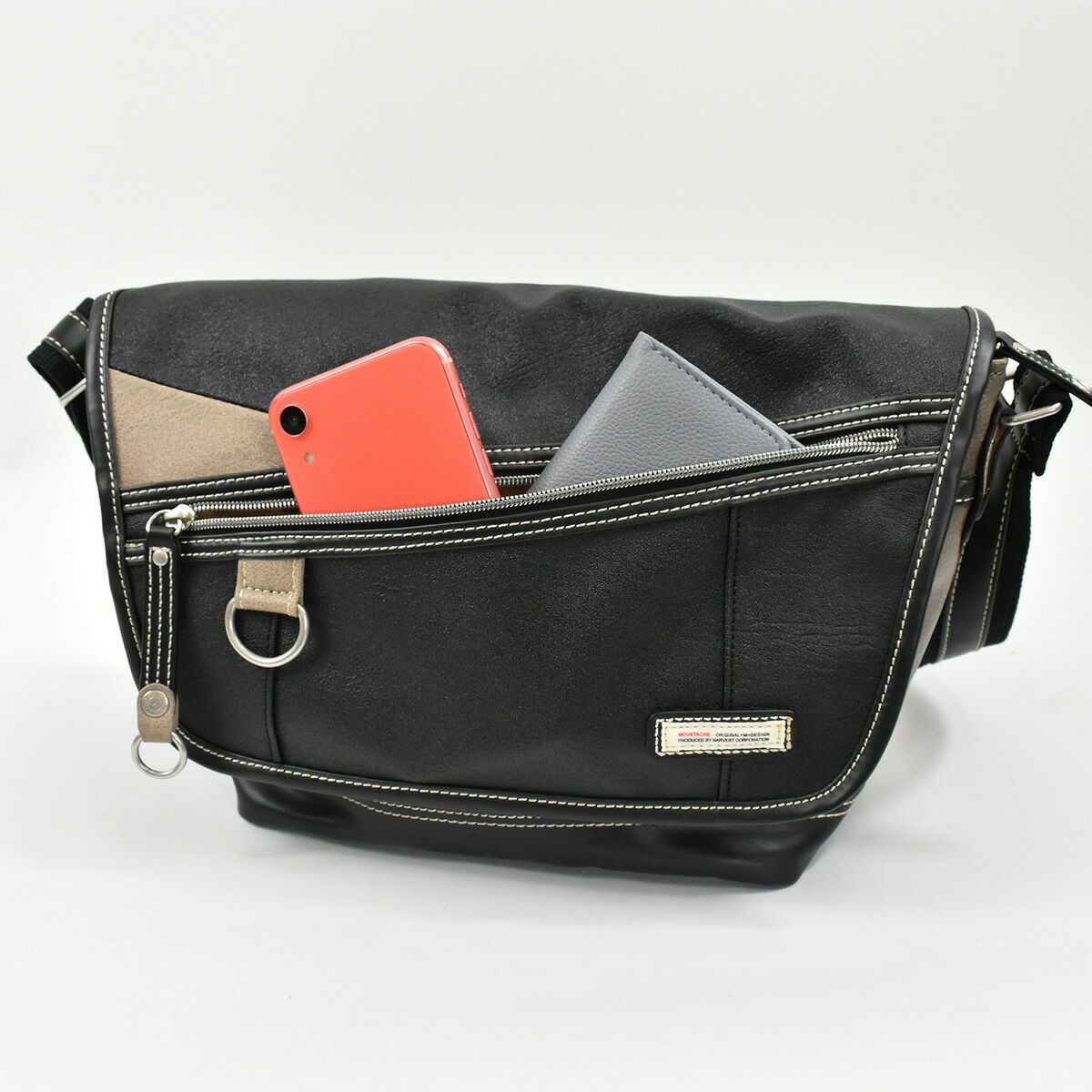 【ポイント最大30倍】MOUSTACHEムスタッシュショルダーバッグメンズレディースショルダーバックショルダー斜めがけ斜め掛け斜めがけバッグタブレット収納おしゃれかっこいい人気通学軽量ブランド小さめ大人合皮夏公園VHW5531
