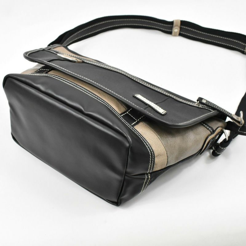 【ポイント最大30倍】MOUSTACHEムスタッシュショルダーバッグメンズレディースショルダーバックショルダー斜めがけ斜め掛け斜めがけバッグタブレット収納おしゃれかっこいい人気通学軽量ブランド小さめ大人合皮夏公園VHW5531