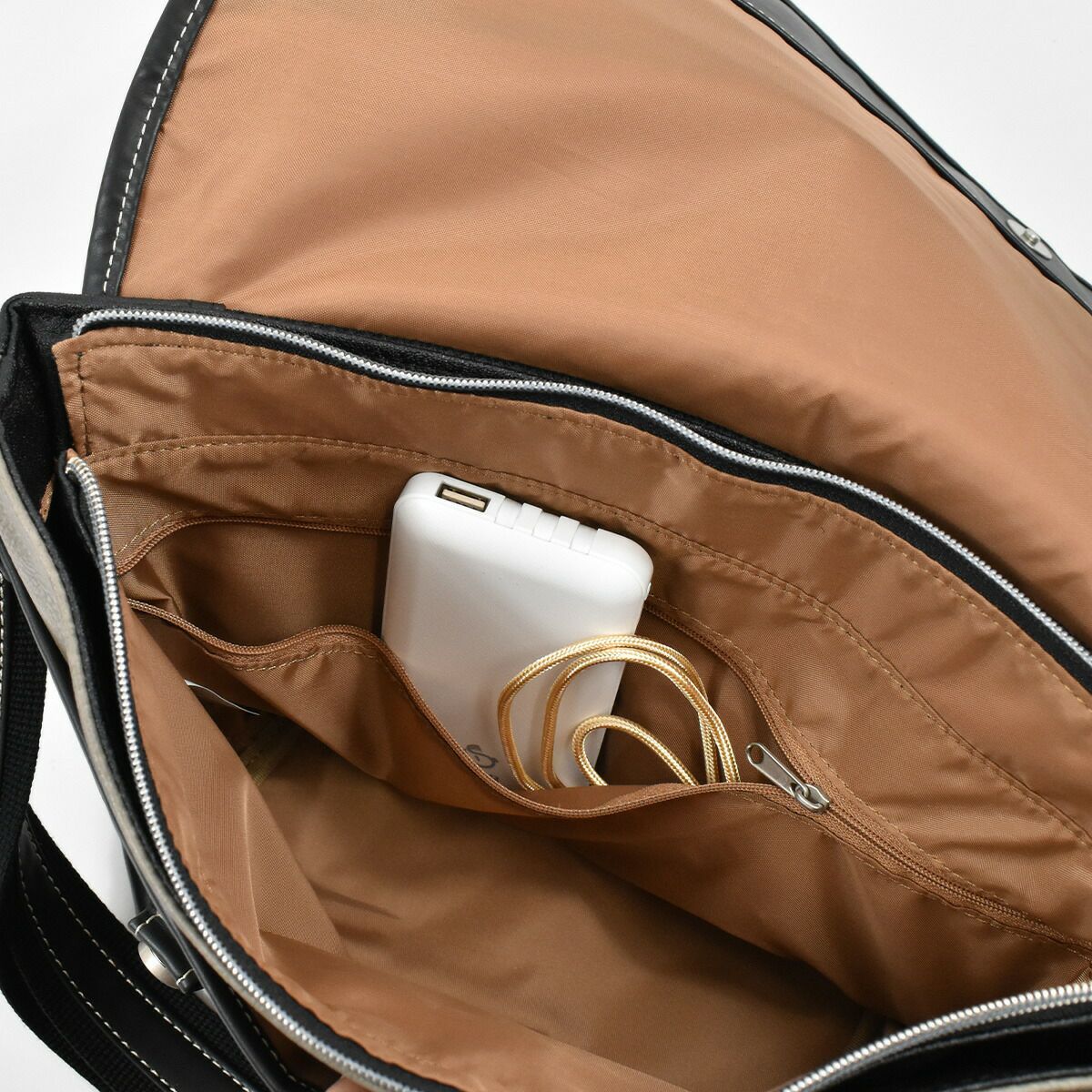 【ポイント最大30倍】MOUSTACHEムスタッシュショルダーバッグメンズレディースショルダーバックショルダー斜めがけ斜め掛け斜めがけバッグタブレット収納おしゃれかっこいい人気通学軽量ブランド小さめ大人合皮夏公園VHW5531