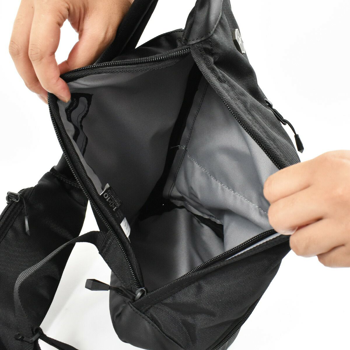 【ポイント最大26倍】ビクトリノックスボディバッグVICTORINOXメンズレディースショルダーバッグワンショルダーショルダーショルダーバックボディーバックおしゃれかっこいいブランド三角606748606749606750