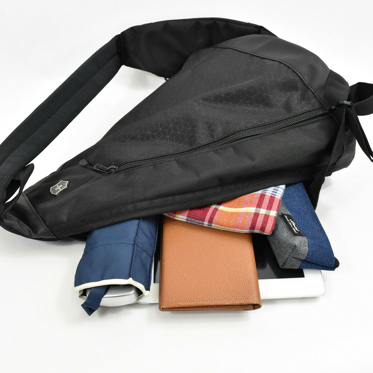 【ポイント最大26倍】ビクトリノックスボディバッグVICTORINOXメンズレディースショルダーバッグワンショルダーショルダーショルダーバックボディーバックおしゃれかっこいいブランド三角606748606749606750