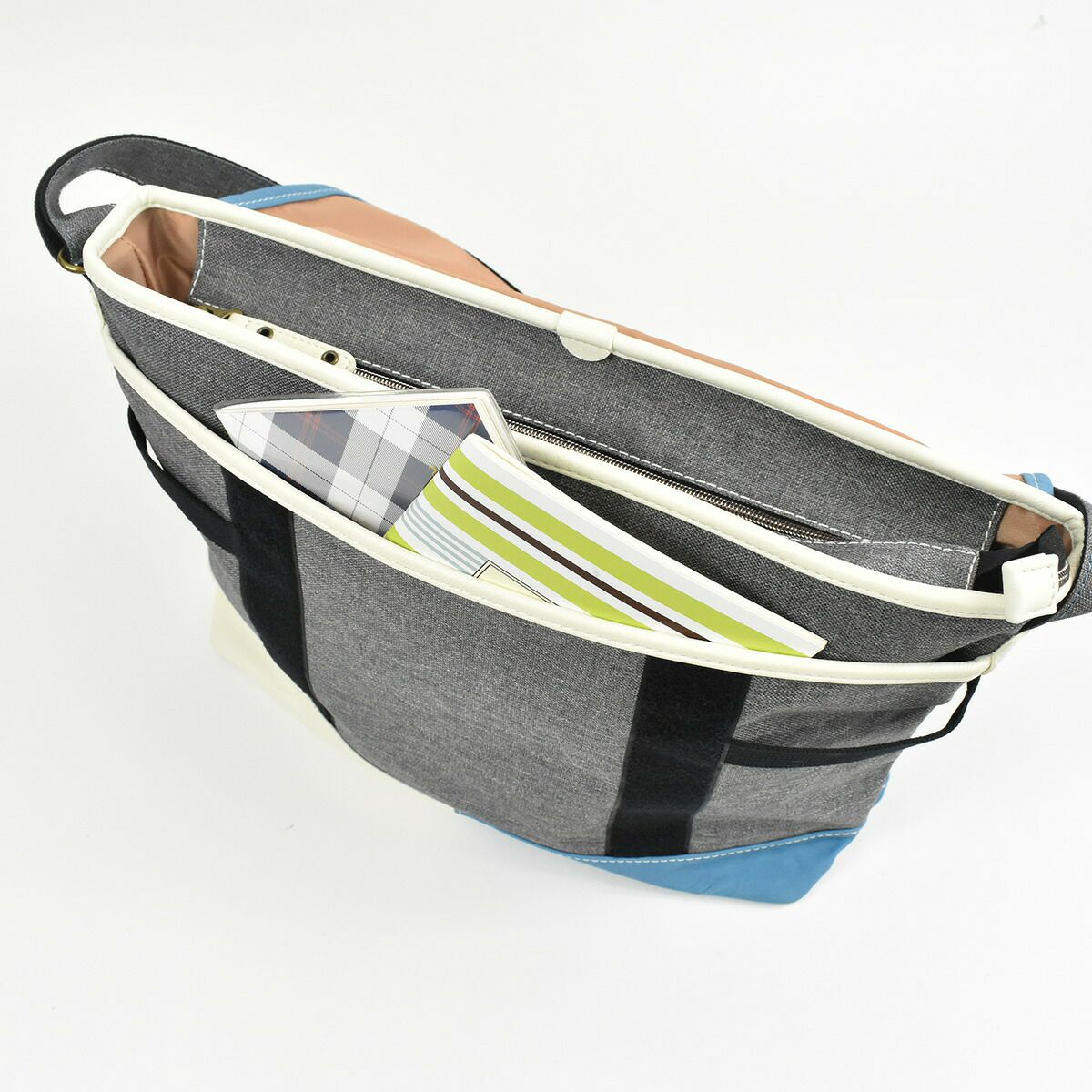 【ポイント最大29倍★9/30限定】MOUSTACHEムスタッシュショルダーバッグA4メンズレディースショルダーショルダーバック斜めがけ斜め掛けバッグバック肩掛けカバンおしゃれ人気通学軽量軽いブランド大きめ大人プレゼントYUQ5764