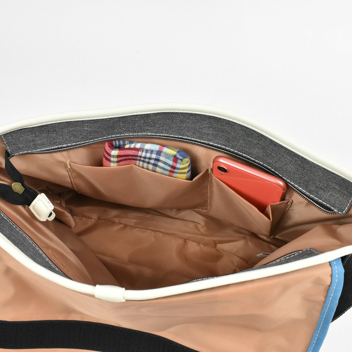 【ポイント最大29倍★9/30限定】MOUSTACHEムスタッシュショルダーバッグA4メンズレディースショルダーショルダーバック斜めがけ斜め掛けバッグバック肩掛けカバンおしゃれ人気通学軽量軽いブランド大きめ大人プレゼントYUQ5764