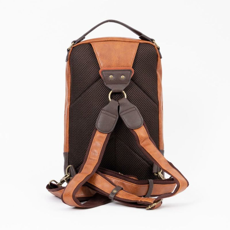 【ポイント最大38倍|10/5限定】Leeリーボディバッグリュックバッグメンズレディースブランドワンショルダーショルダーバッグリュックサックボディバック斜め掛けバッグ斜めがけバッグ男女兼用人気かっこいいシンプル合皮2WAY320-3101