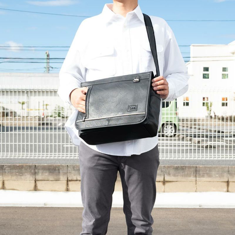 【ポイント最大38倍|10/5限定】LeeリーショルダーバッグバッグA4メンズレディースブランドショルダーバッグボディバッグ斜め掛けバッグ斜めがけバッグ肩掛けカバン斜めがけ斜め掛け人気かっこいいシンプル大人おしゃれ合皮320-3104
