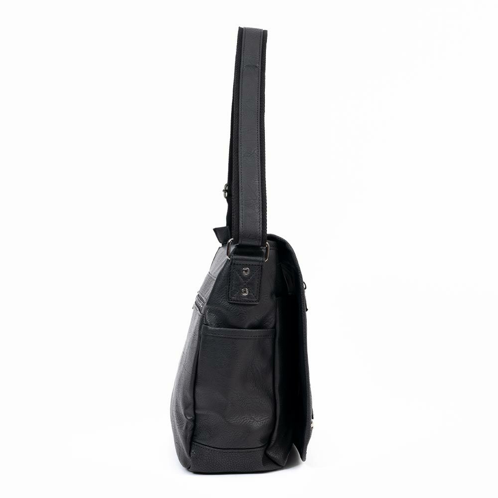 【ポイント最大38倍|10/5限定】LeeリーショルダーバッグバッグA4メンズレディースブランドショルダーバッグボディバッグ斜め掛けバッグ斜めがけバッグ肩掛けカバン斜めがけ斜め掛け人気かっこいいシンプル大人おしゃれ合皮320-3104