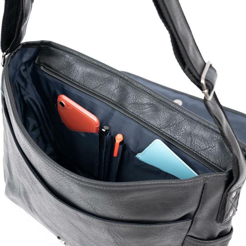 【ポイント最大38倍|10/5限定】LeeリーショルダーバッグバッグA4メンズレディースブランドショルダーバッグボディバッグ斜め掛けバッグ斜めがけバッグ肩掛けカバン斜めがけ斜め掛け人気かっこいいシンプル大人おしゃれ合皮320-3104