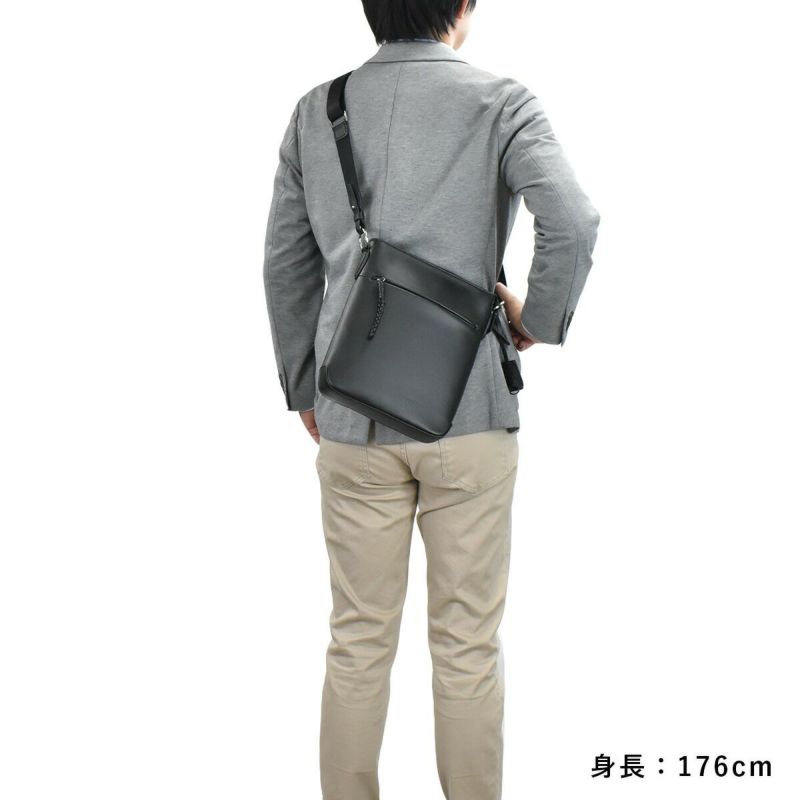 【ポイント最大25倍】P.I.Dピーアイディー本革ショルダーバッグビジネスメンズB5防水撥水エクリール本革ショルダーバッグショルダーバッククラッチバッグ通勤通学レザー革ブランドカジュアルPIDピー・アイ・ディーpaz103