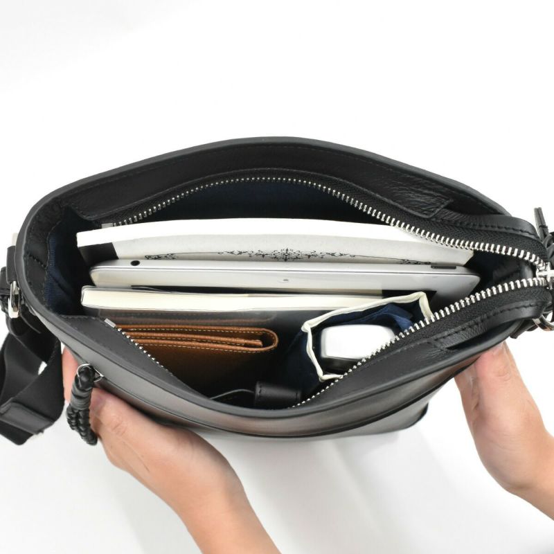 【ポイント最大25倍】P.I.Dピーアイディー本革ショルダーバッグビジネスメンズB5防水撥水エクリール本革ショルダーバッグショルダーバッククラッチバッグ通勤通学レザー革ブランドカジュアルPIDピー・アイ・ディーpaz103