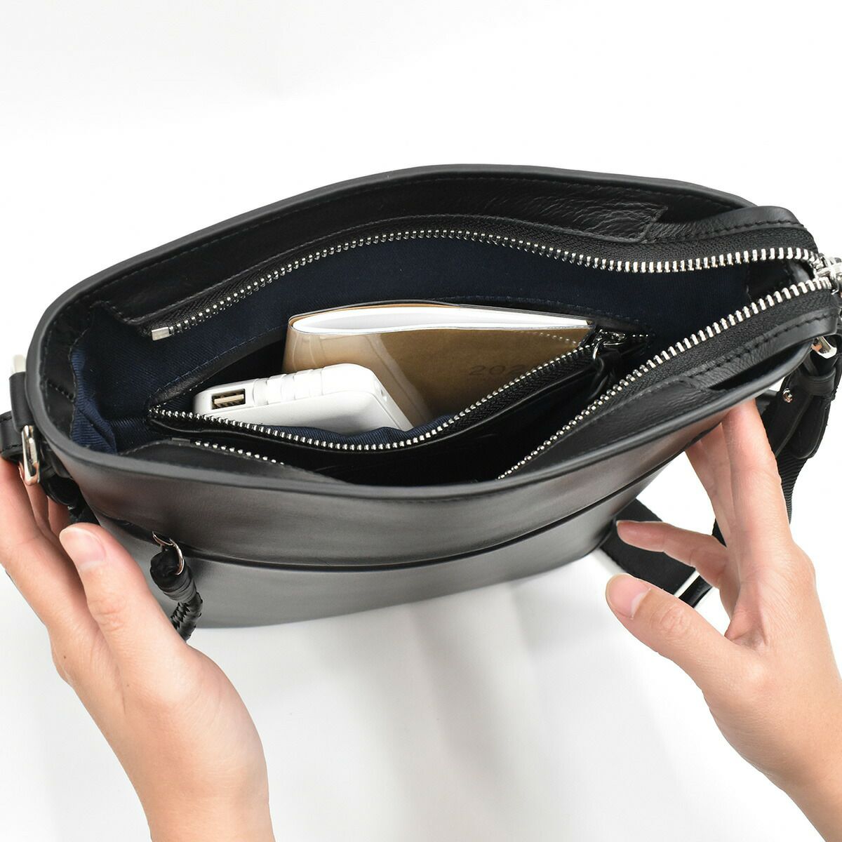 【ポイント最大25倍】P.I.Dピーアイディー本革ショルダーバッグビジネスメンズB5防水撥水エクリール本革ショルダーバッグショルダーバッククラッチバッグ通勤通学レザー革ブランドカジュアルPIDピー・アイ・ディーpaz103