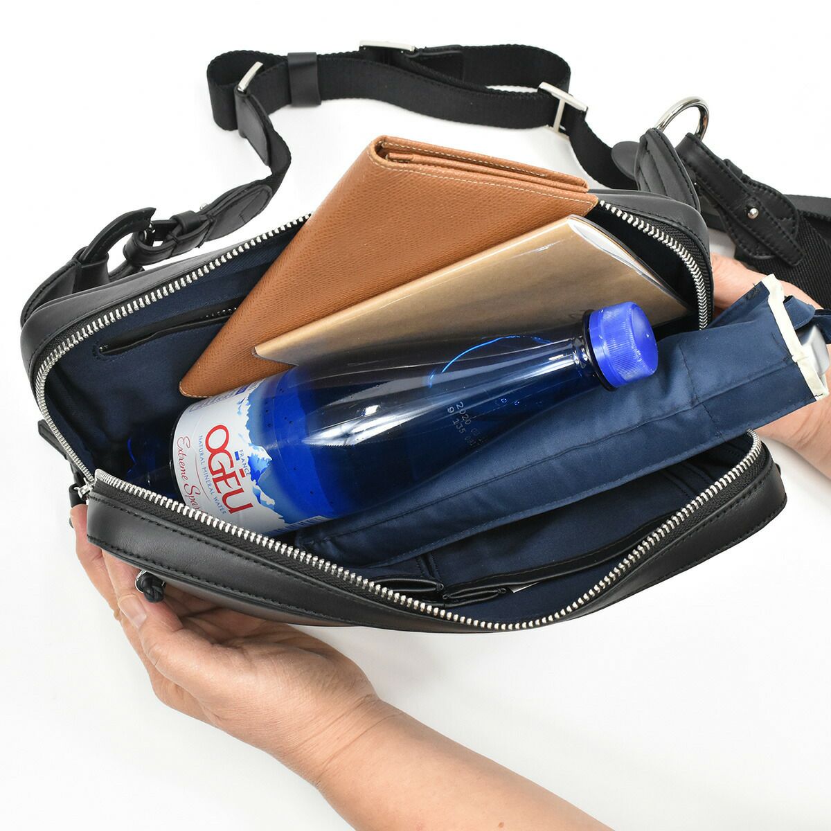 【ポイント最大25倍】P.I.Dピーアイディー本革ボディバッグショルダーバッグビジネスメンズ防水撥水エクリール本革ボディバッグボディバッククラッチバッグ通勤通学レザー革ブランドカジュアルPIDピー・アイ・ディーPAZ104