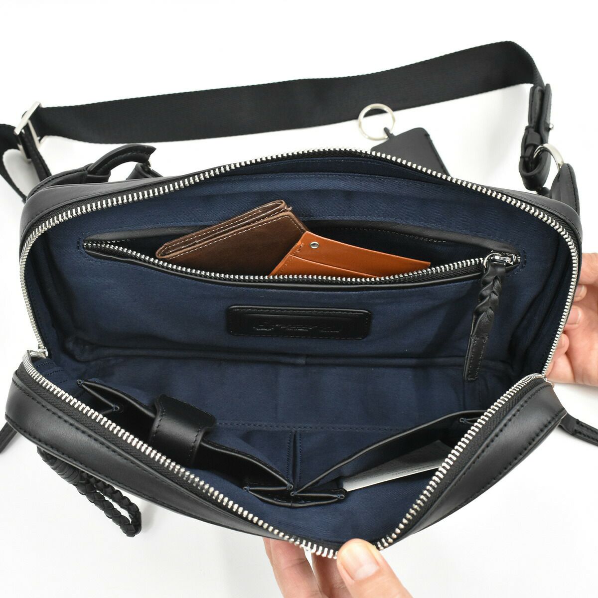 【ポイント最大25倍】P.I.Dピーアイディー本革ボディバッグショルダーバッグビジネスメンズ防水撥水エクリール本革ボディバッグボディバッククラッチバッグ通勤通学レザー革ブランドカジュアルPIDピー・アイ・ディーPAZ104