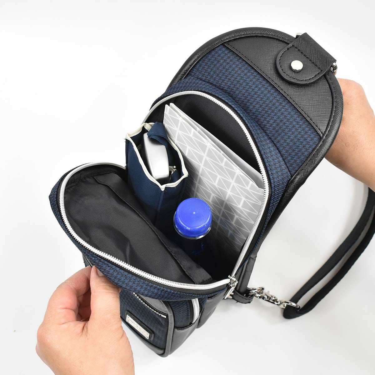 【エントリーで全員19倍★11/4～】ニコルNICOLEボディバッグワンショルダーバッグメンズレディースボディバックショルダーバッグショルダーワンショルダー斜め掛けバッグ斜めがけバッグ大人ブランドおしゃれかっこいい大人軽量NIL229