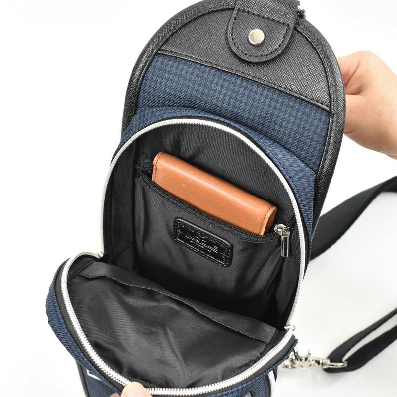 【エントリーで全員19倍★11/4～】ニコルNICOLEボディバッグワンショルダーバッグメンズレディースボディバックショルダーバッグショルダーワンショルダー斜め掛けバッグ斜めがけバッグ大人ブランドおしゃれかっこいい大人軽量NIL229