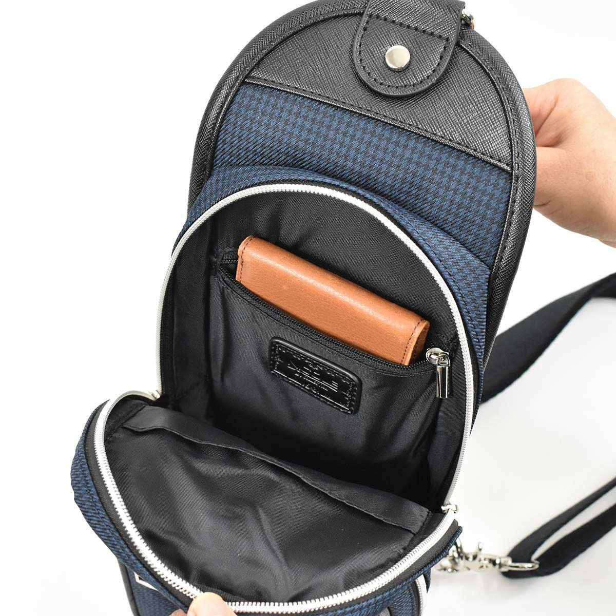 【エントリーで全員19倍★11/4～】ニコルNICOLEボディバッグワンショルダーバッグメンズレディースボディバックショルダーバッグショルダーワンショルダー斜め掛けバッグ斜めがけバッグ大人ブランドおしゃれかっこいい大人軽量NIL229