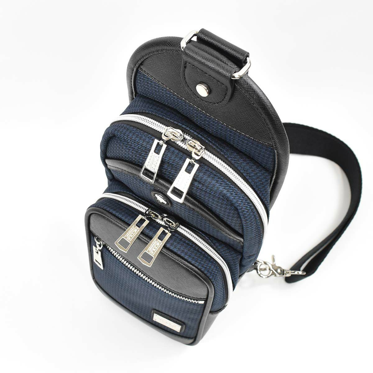 【エントリーで全員19倍★11/4～】ニコルNICOLEボディバッグワンショルダーバッグメンズレディースボディバックショルダーバッグショルダーワンショルダー斜め掛けバッグ斜めがけバッグ大人ブランドおしゃれかっこいい大人軽量NIL229