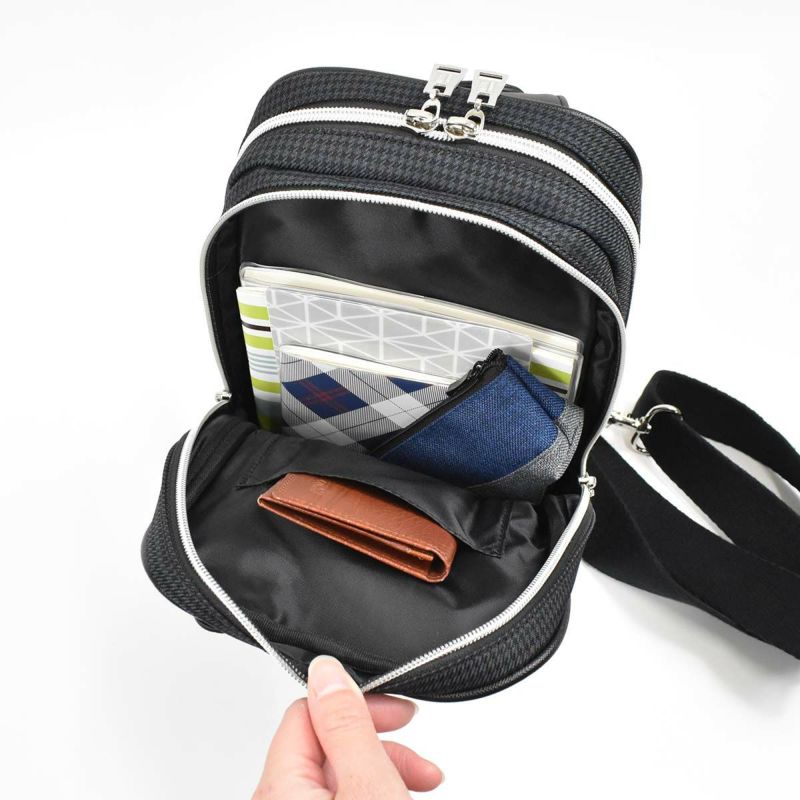 【エントリーで全員19倍★11/4～】ニコルNICOLEボディバッグワンショルダーバッグメンズレディースボディバックショルダーバッグショルダーワンショルダー斜め掛けバッグ斜めがけバッグ大人ブランドおしゃれかっこいい大人大きい大きめNIL230