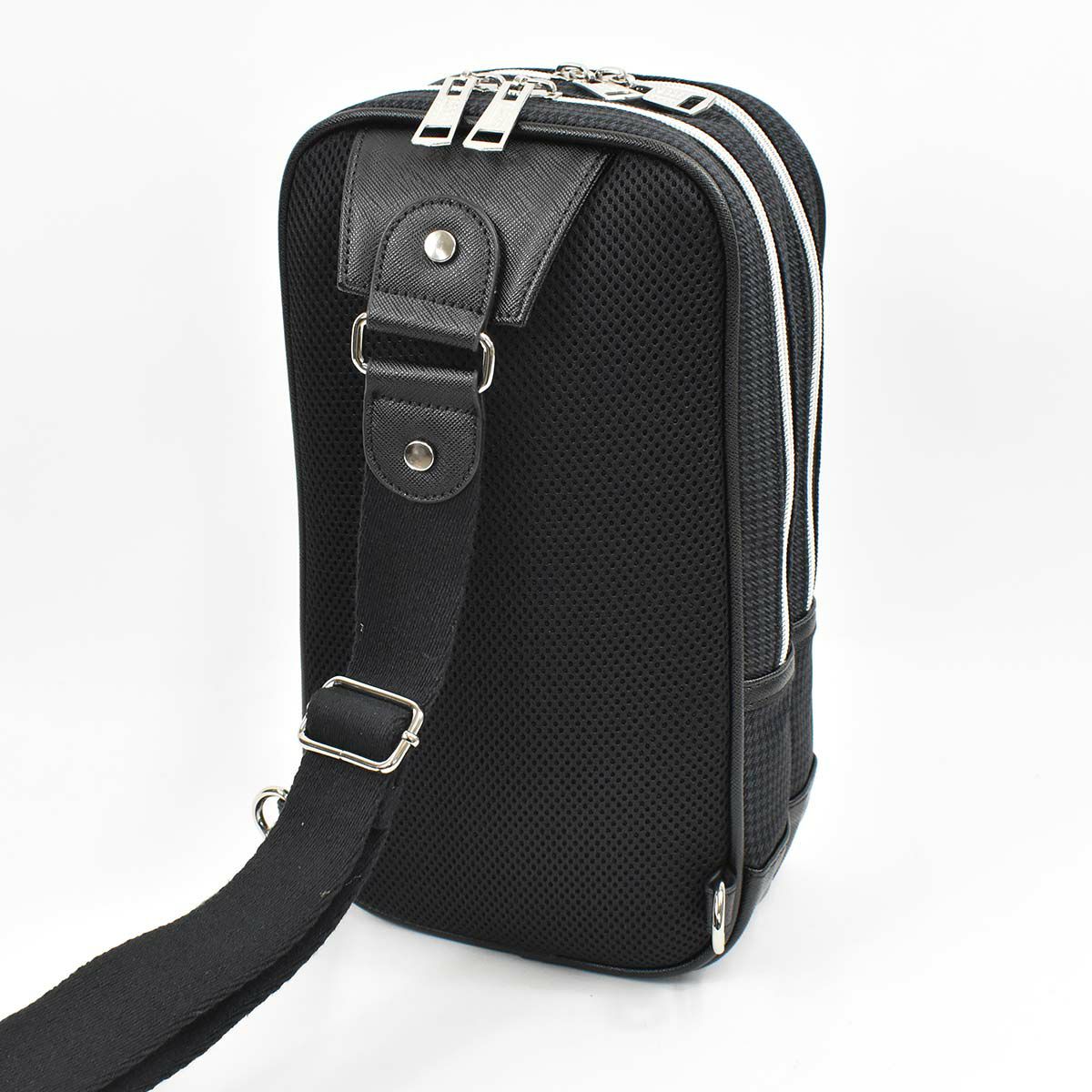 【エントリーで全員19倍★11/4～】ニコルNICOLEボディバッグワンショルダーバッグメンズレディースボディバックショルダーバッグショルダーワンショルダー斜め掛けバッグ斜めがけバッグ大人ブランドおしゃれかっこいい大人大きい大きめNIL230