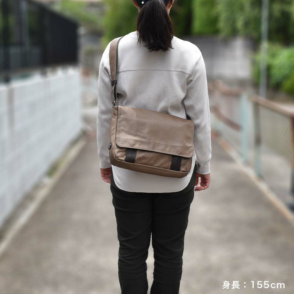 DOUBLESダブルスショルダーバッグ本革B5レザーメンズレディースショルダーバック斜め掛けバッグ斜めがけバッグショルダー斜め掛け斜めがけ牛革革男性誕生日プレゼントブランド肩掛けカバンVWE-1926