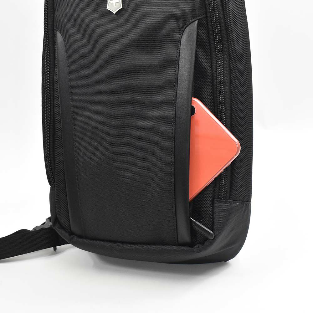 【ポイント最大37倍|7/20限定】ビクトリノックスボディバッグVICTORINOXB5タブレットスリングワンショルダーバッグショルダーバッグメンズレディースボディーバックおしゃれかっこいいブランド大人大容量大きめ黒ブラック日本正規品606796