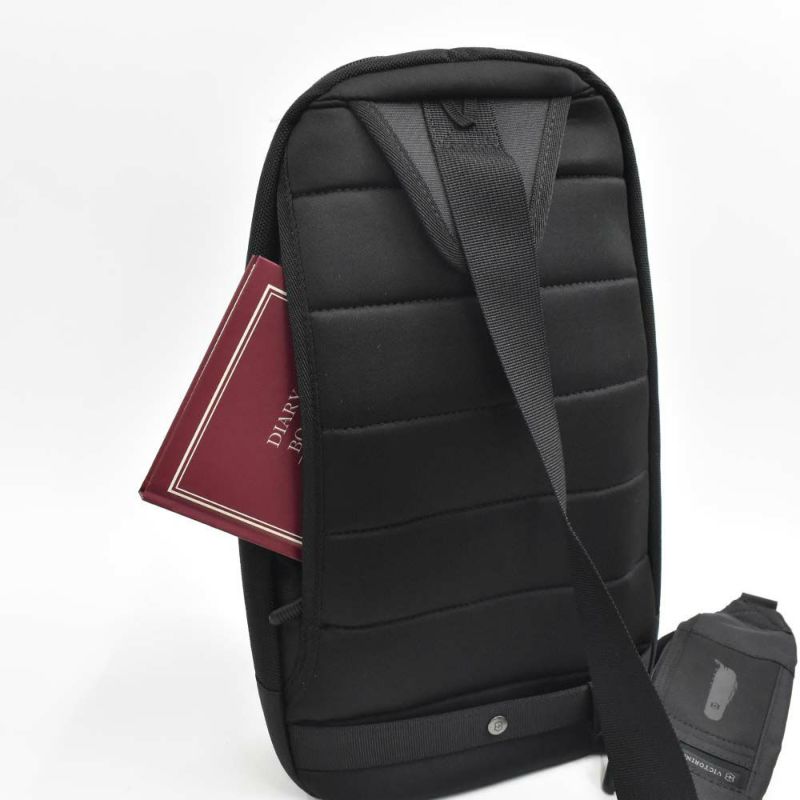 【ポイント最大37倍|7/20限定】ビクトリノックスボディバッグVICTORINOXB5タブレットスリングワンショルダーバッグショルダーバッグメンズレディースボディーバックおしゃれかっこいいブランド大人大容量大きめ黒ブラック日本正規品606796