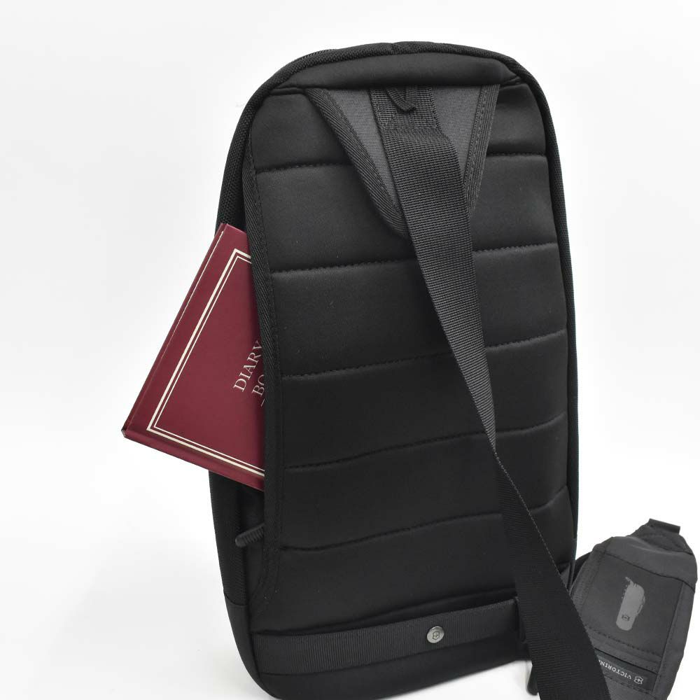 【ポイント最大37倍|7/20限定】ビクトリノックスボディバッグVICTORINOXB5タブレットスリングワンショルダーバッグショルダーバッグメンズレディースボディーバックおしゃれかっこいいブランド大人大容量大きめ黒ブラック日本正規品606796