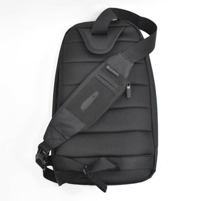 【ポイント最大37倍|7/20限定】ビクトリノックスボディバッグVICTORINOXB5タブレットスリングワンショルダーバッグショルダーバッグメンズレディースボディーバックおしゃれかっこいいブランド大人大容量大きめ黒ブラック日本正規品606796