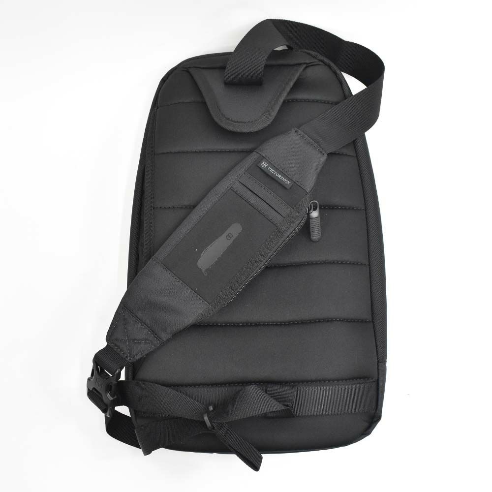 【ポイント最大37倍|7/20限定】ビクトリノックスボディバッグVICTORINOXB5タブレットスリングワンショルダーバッグショルダーバッグメンズレディースボディーバックおしゃれかっこいいブランド大人大容量大きめ黒ブラック日本正規品606796