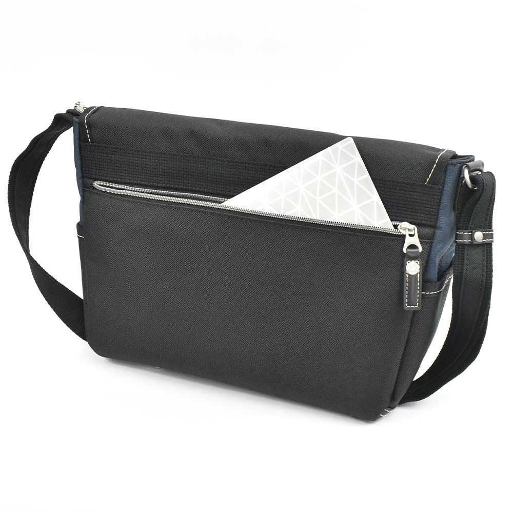 MOUSTACHEショルダーバッグムスタッシュB5メンズレディースショルダーショルダーバック斜めがけ斜め掛けバッグバックおしゃれかっこいいカジュアル人気通学軽量ブランド大人ナイロン小さめ30代40代50代LG4654