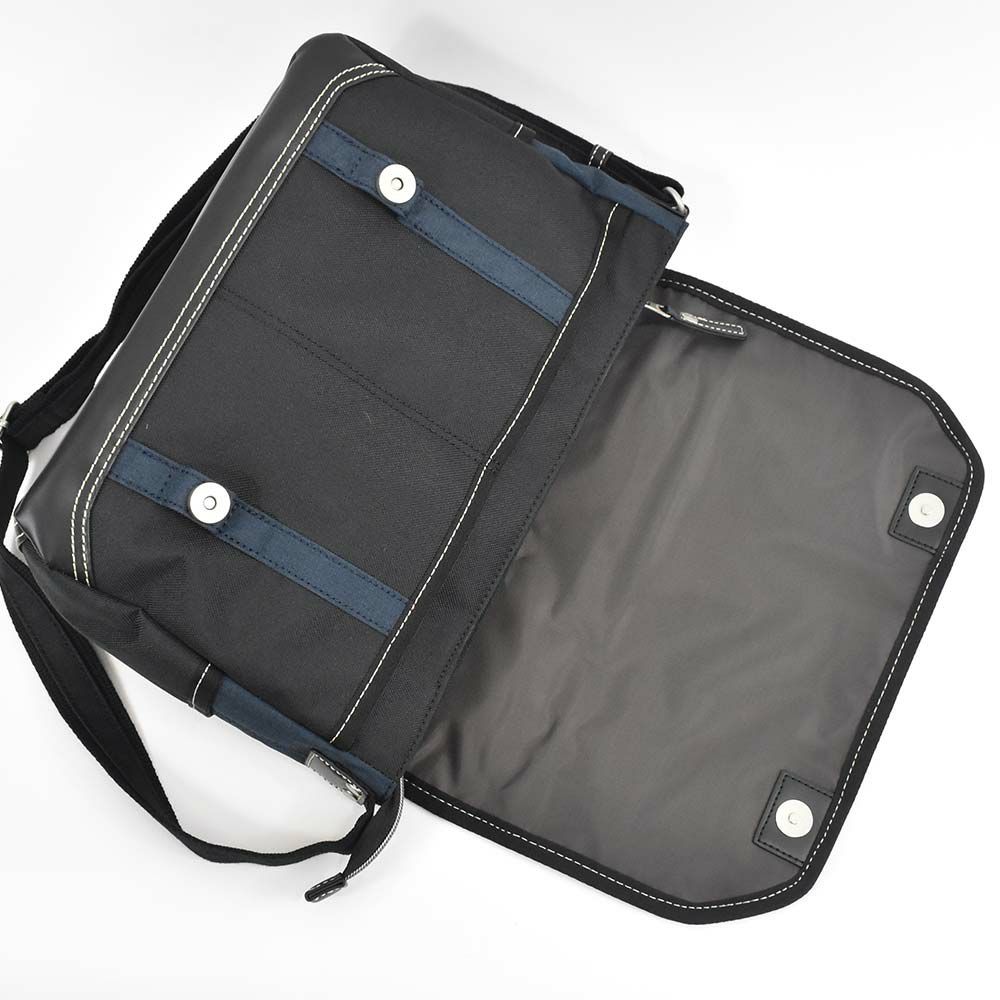 MOUSTACHEショルダーバッグムスタッシュB5メンズレディースショルダーショルダーバック斜めがけ斜め掛けバッグバックおしゃれかっこいいカジュアル人気通学軽量ブランド大人ナイロン小さめ30代40代50代LG4654