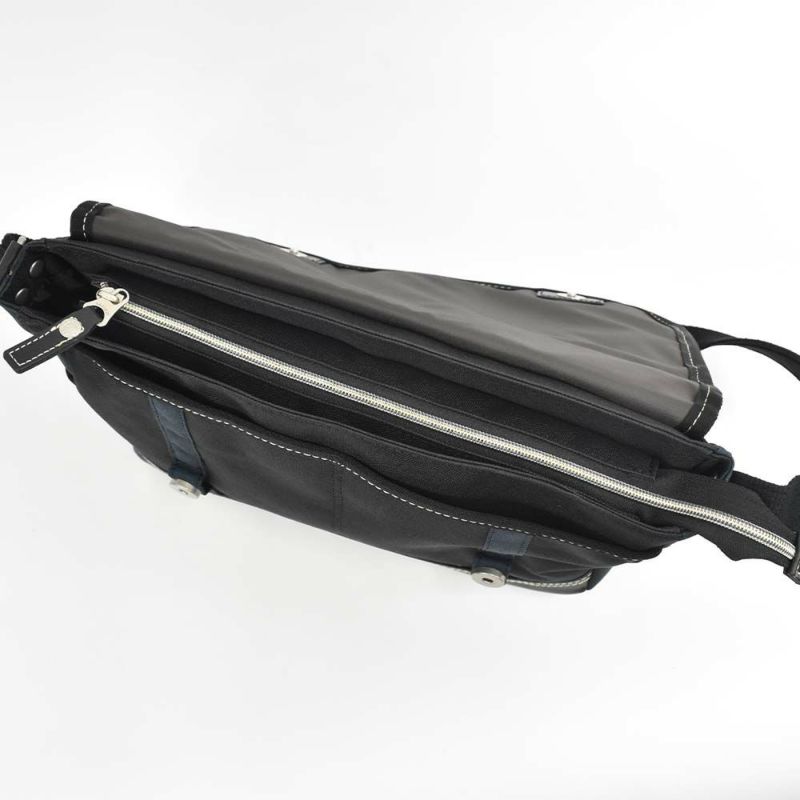 MOUSTACHEショルダーバッグムスタッシュB5メンズレディースショルダーショルダーバック斜めがけ斜め掛けバッグバックおしゃれかっこいいカジュアル人気通学軽量ブランド大人ナイロン小さめ30代40代50代LG4654