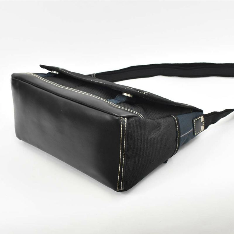 MOUSTACHEショルダーバッグムスタッシュB5メンズレディースショルダーショルダーバック斜めがけ斜め掛けバッグバックおしゃれかっこいいカジュアル人気通学軽量ブランド大人ナイロン小さめ30代40代50代LG4654