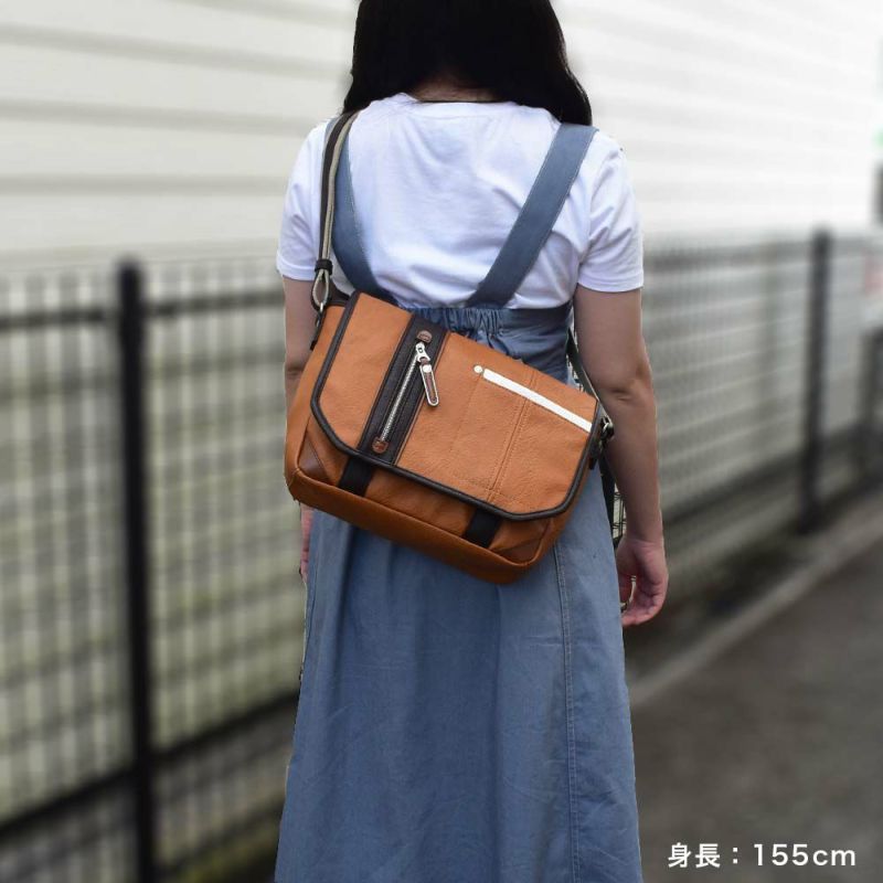 MOUSTACHEショルダーバッグムスタッシュB5メンズレディースショルダーショルダーバック斜めがけ斜め掛けバッグバックおしゃれかっこいいカジュアル人気通学軽量ブランド大人合否小さめ30代40代50代YVQ5949