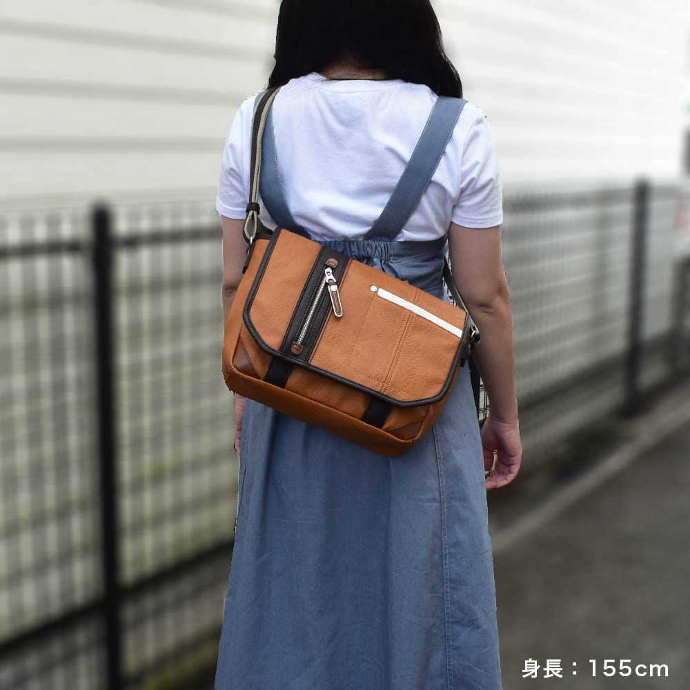 MOUSTACHEショルダーバッグムスタッシュB5メンズレディースショルダーショルダーバック斜めがけ斜め掛けバッグバックおしゃれかっこいいカジュアル人気通学軽量ブランド大人合否小さめ30代40代50代YVQ5949