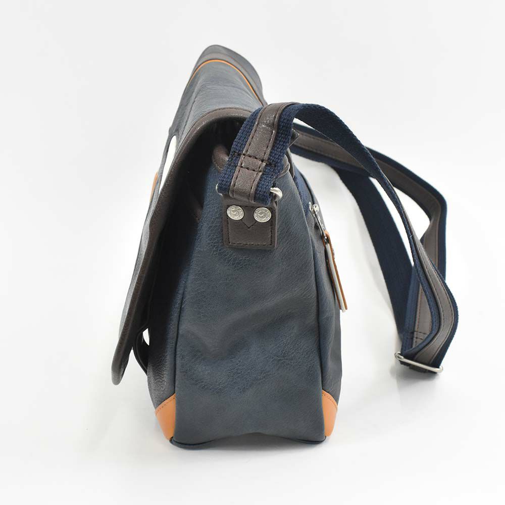 MOUSTACHEショルダーバッグムスタッシュB5メンズレディースショルダーショルダーバック斜めがけ斜め掛けバッグバックおしゃれかっこいいカジュアル人気通学軽量ブランド大人合否小さめ30代40代50代YVQ5949