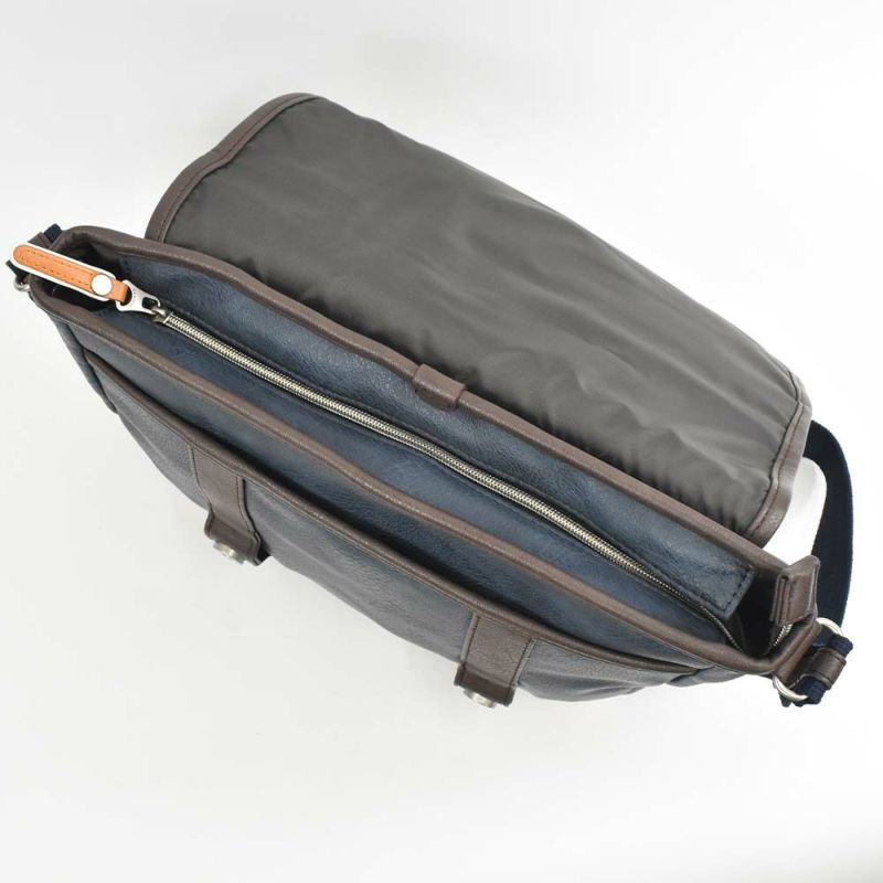 MOUSTACHEショルダーバッグムスタッシュB5メンズレディースショルダーショルダーバック斜めがけ斜め掛けバッグバックおしゃれかっこいいカジュアル人気通学軽量ブランド大人合否小さめ30代40代50代YVQ5949