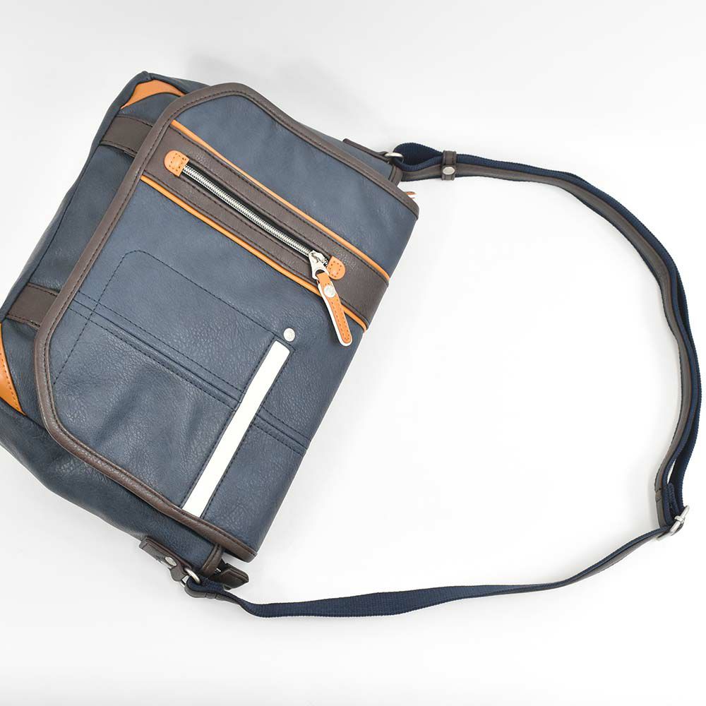 MOUSTACHEショルダーバッグムスタッシュB5メンズレディースショルダーショルダーバック斜めがけ斜め掛けバッグバックおしゃれかっこいいカジュアル人気通学軽量ブランド大人合否小さめ30代40代50代YVQ5949