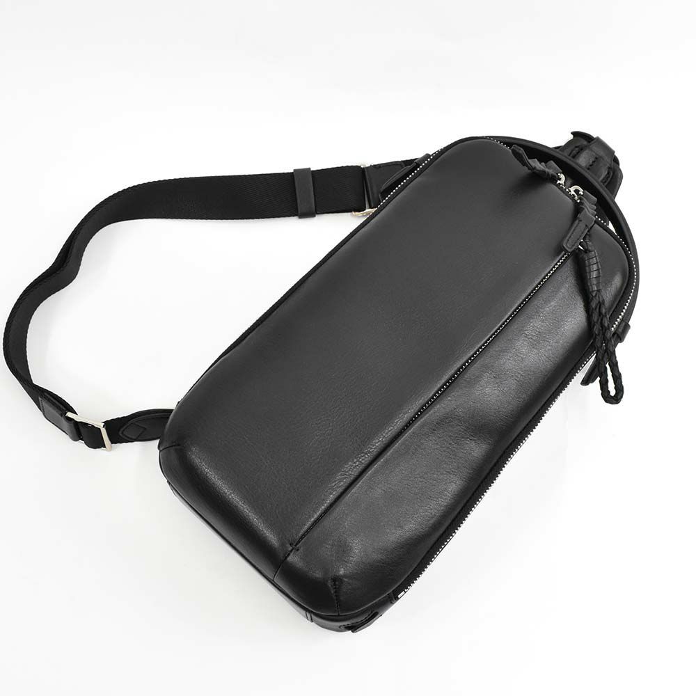 【ポイント最大34.5倍】P.I.Dボディバッグ本革メンズピーアイディー撥水エクリール本革ボディバッグボディバックショルダーバッグワンショルダーバッグ通勤通学ビジネスレザー革ブランドカジュアルPIDピー・アイ・ディーPAZ105